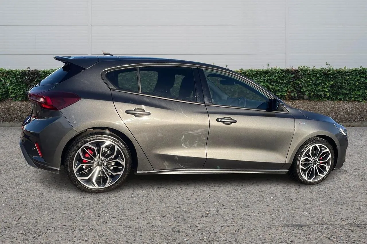 Ford Focus 2023 photo 3