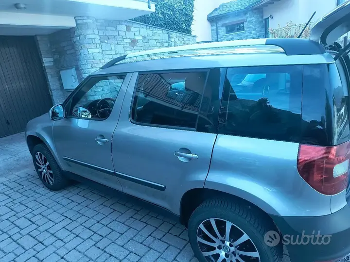 Skoda Yeti 2012 photo 2