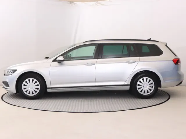 Volkswagen Passat Variant 2021 photo 2