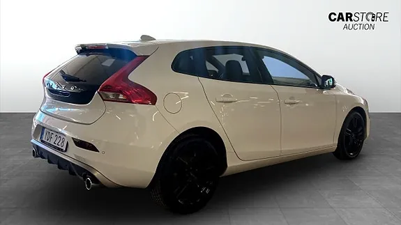 Volvo V40 2016 photo 2
