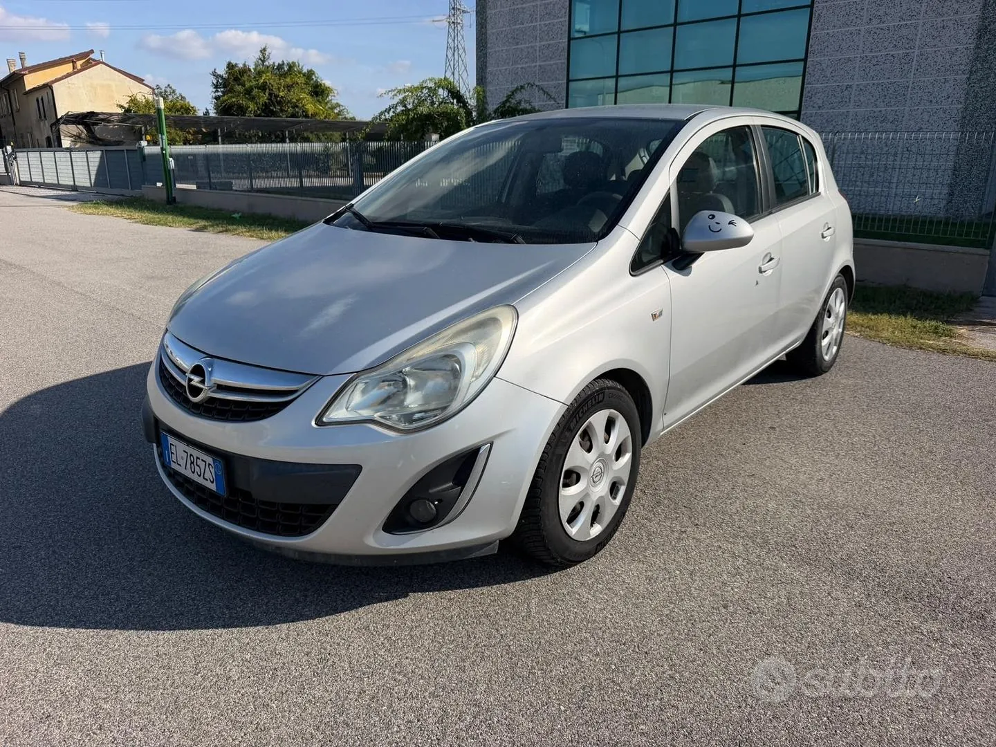 Opel Corsa 2012 photo 2