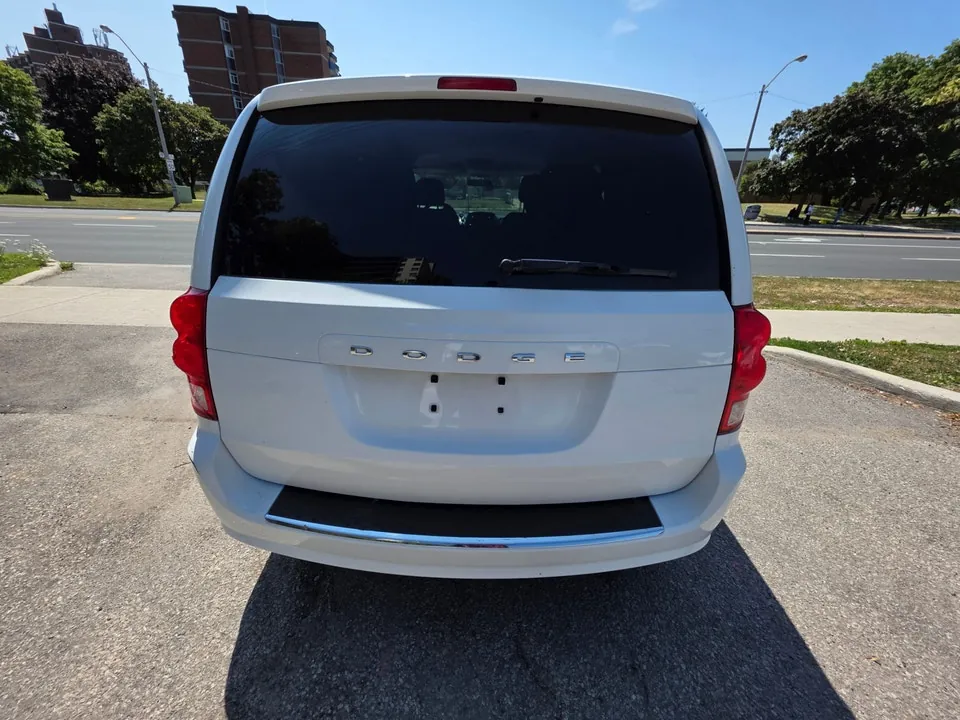 Dodge Grand Caravan 2014 photo 3