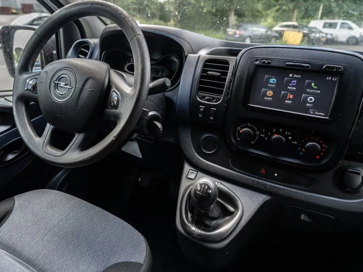 Opel Vivaro 2015 photo 2