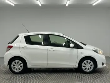 Toyota Yaris 2013 photo 3