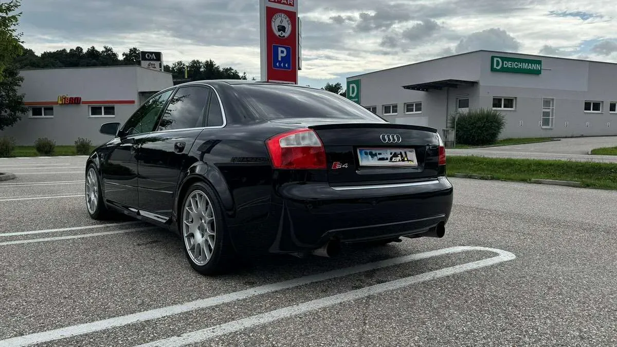 Audi A4 2004 photo 2