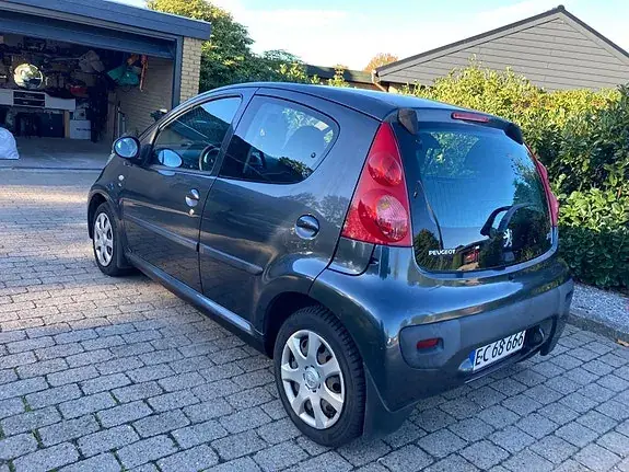 Peugeot 107 2010 photo 2
