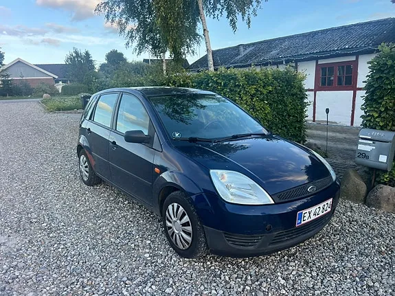 Ford Fiesta 2005 photo 2