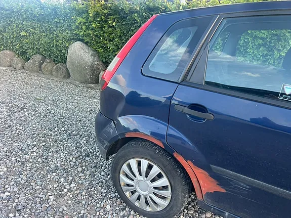 Ford Fiesta 2005 photo 4