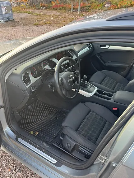 Audi A4 2010 photo 5