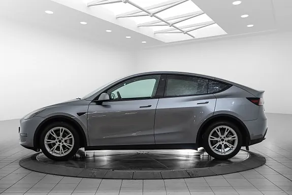 Tesla Model Y 2023 photo 2