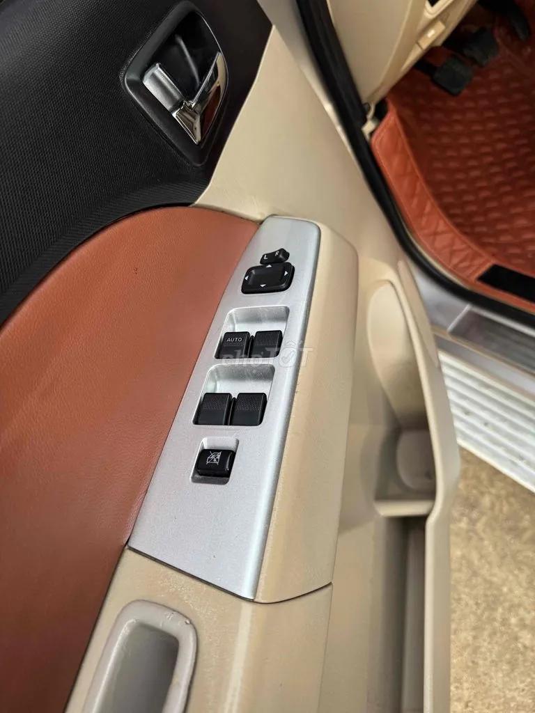 Ford Everest 2011 photo 4