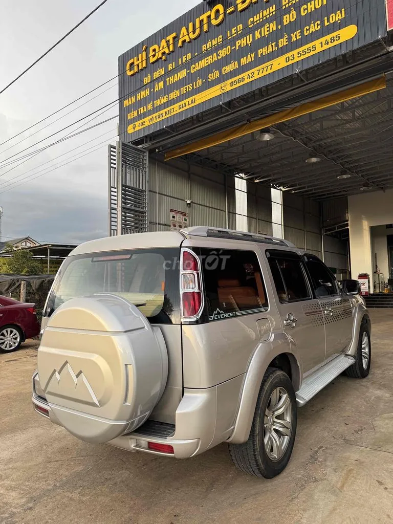 Ford Everest 2011 photo 3