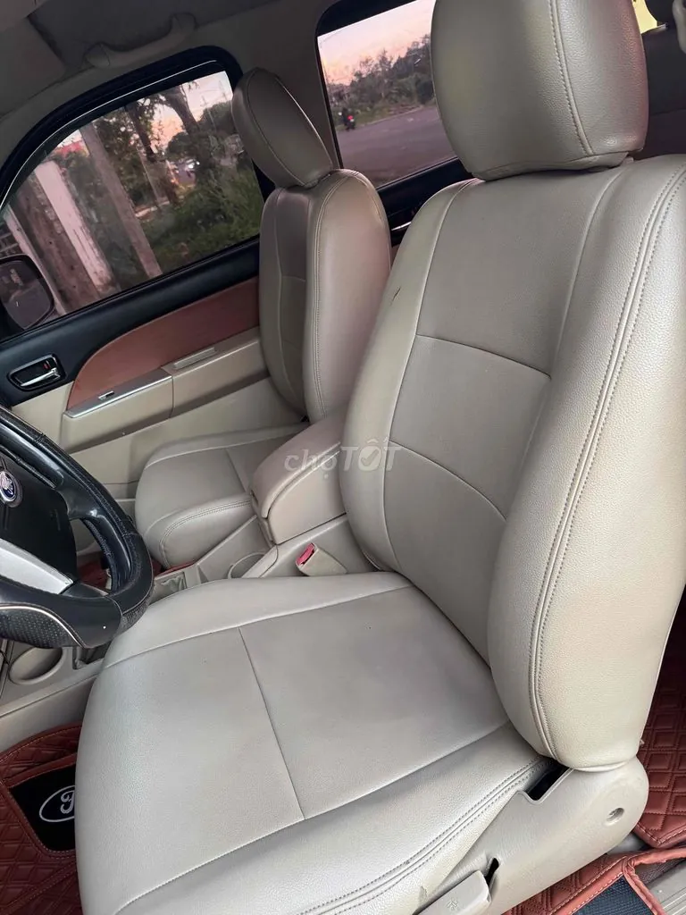 Ford Everest 2011 photo 5