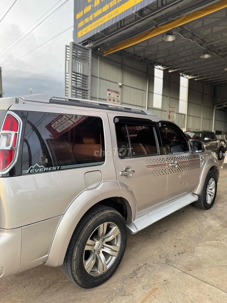 Ford Everest 2011 photo 2