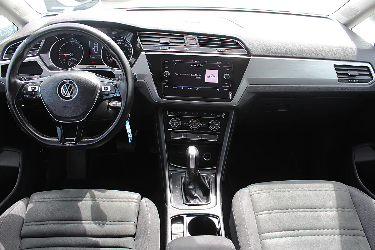 Volkswagen Touran 2021 photo 2