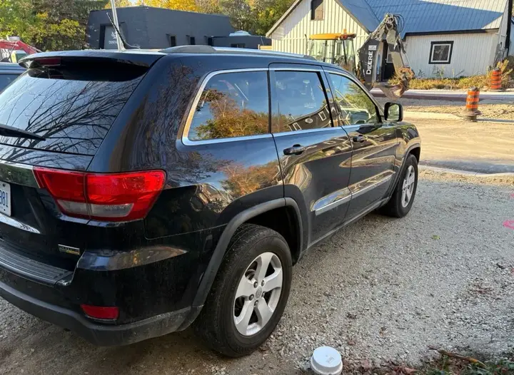 Jeep Grand Cherokee 2011 photo 3