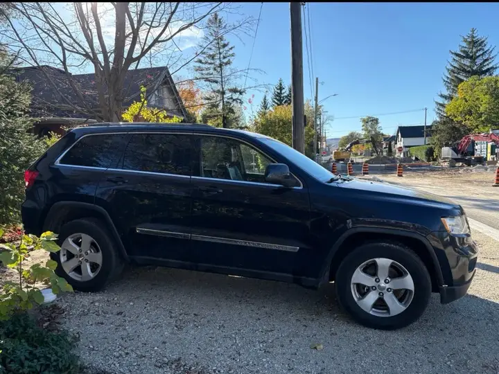 Jeep Grand Cherokee 2011 photo 2