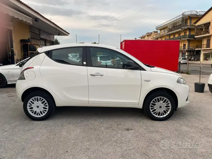 Lancia Ypsilon 2016 photo 4