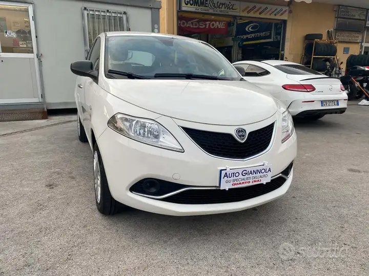 Lancia Ypsilon