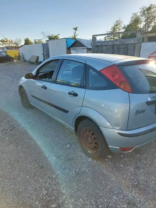 Ford Focus 2004 photo 2