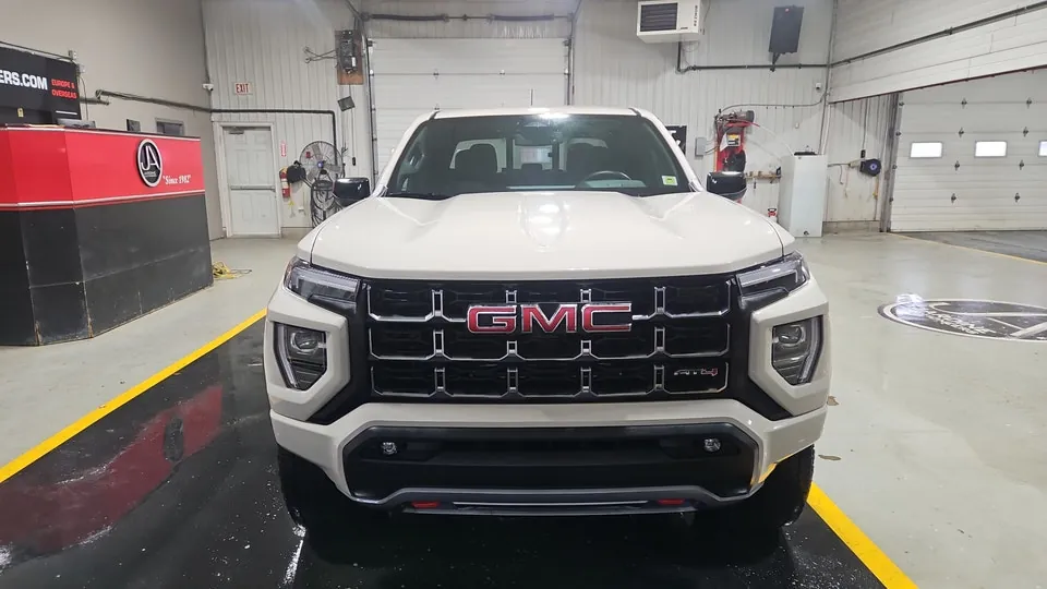 GMC Canyon 2026 photo 2