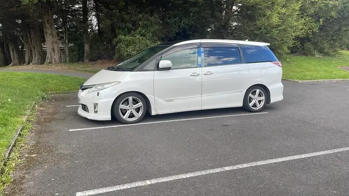 Toyota Estima 2022 photo 4