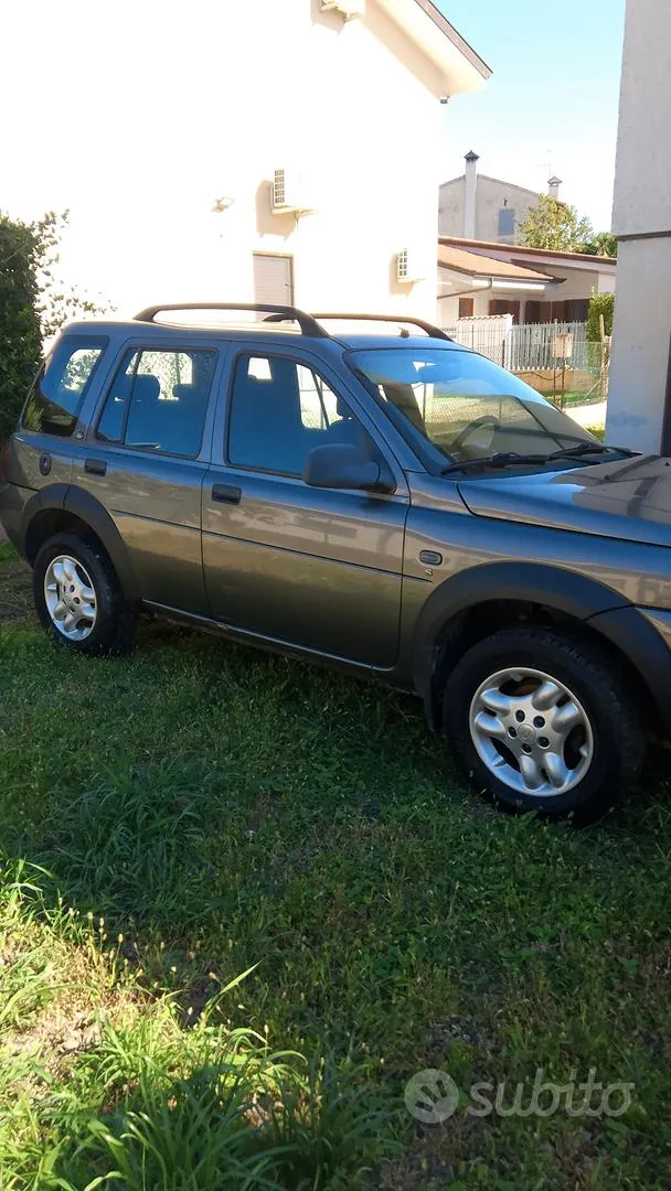 Land Rover Freelander 2004 photo 2