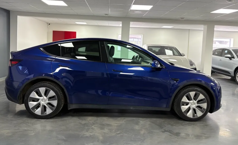 Tesla Model Y 2023 photo 3