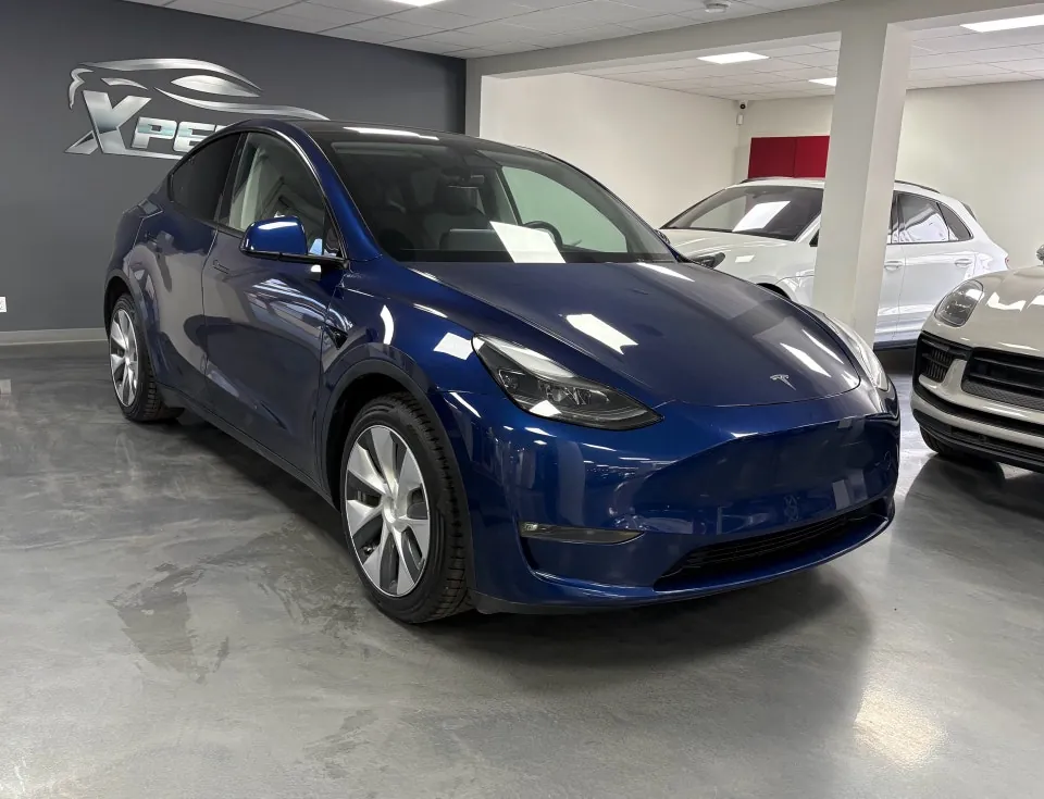 Tesla Model Y 2023 photo 2