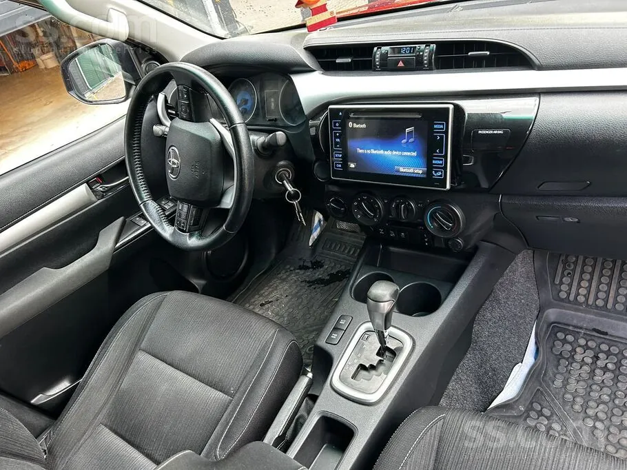 Toyota Hilux 2017 photo 2