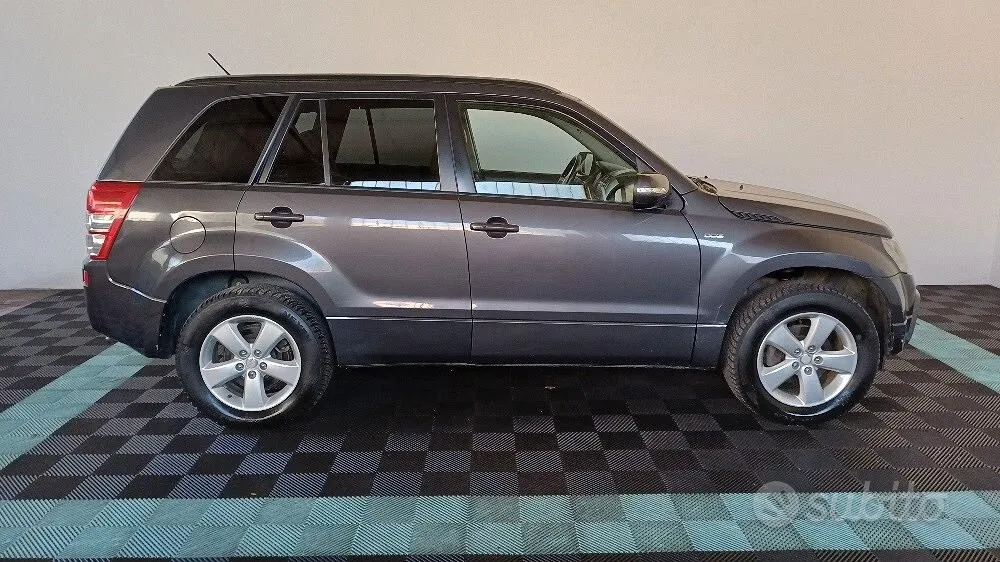 Suzuki Grand Vitara 2011 photo 3