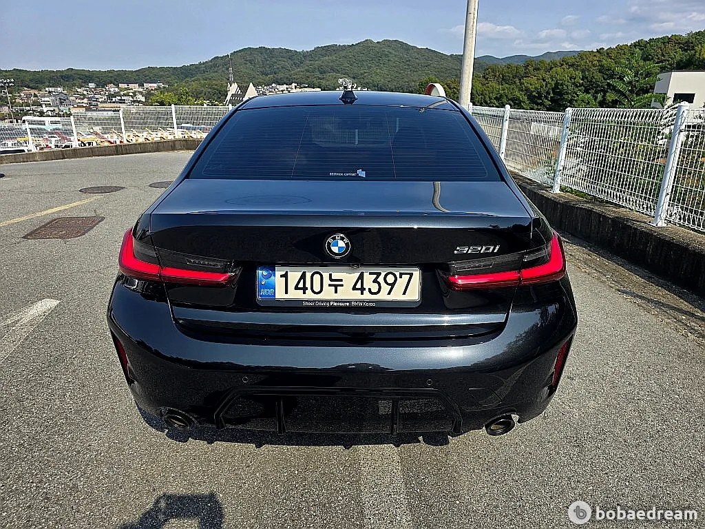 BMW 320I 2024 photo 3