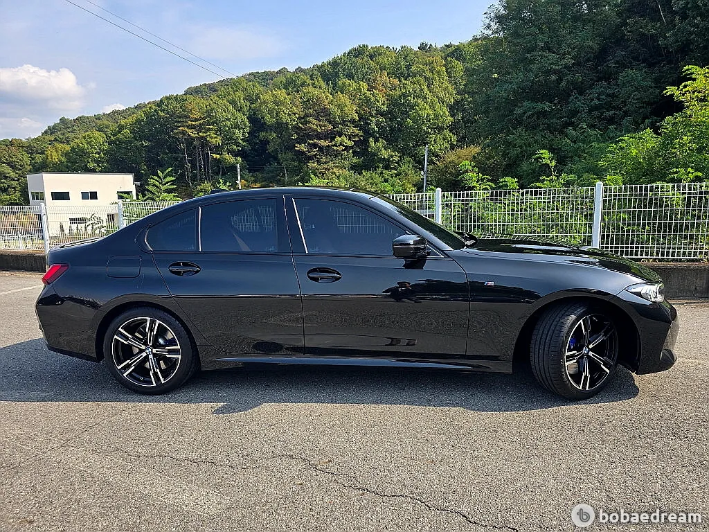 BMW 320I 2024 photo 2