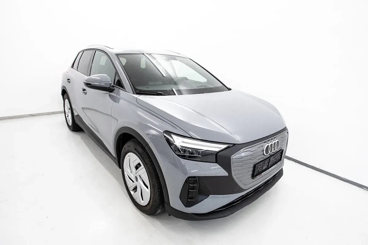 Audi Q4 2023 photo 2