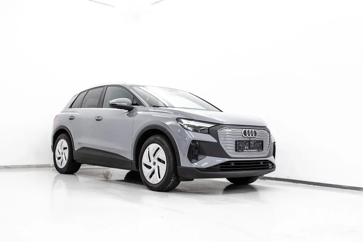 Audi Q4 2023 photo 3