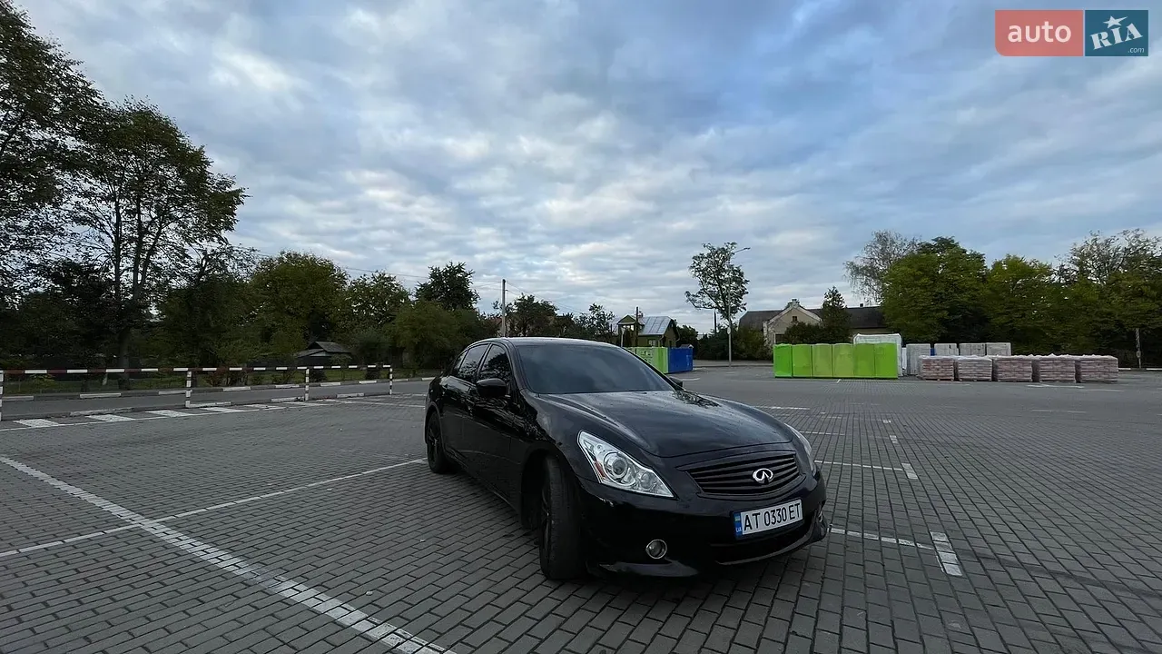 Infiniti G37 2013 photo 2