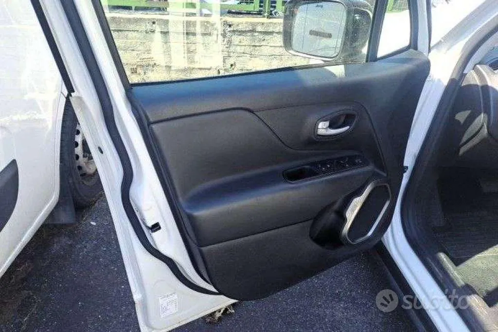 Jeep Renegade 2023 photo 4