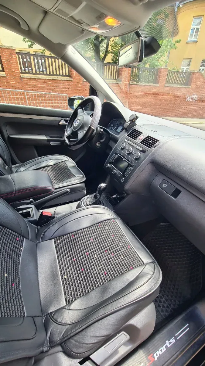 Volkswagen Touran 2012 photo 3
