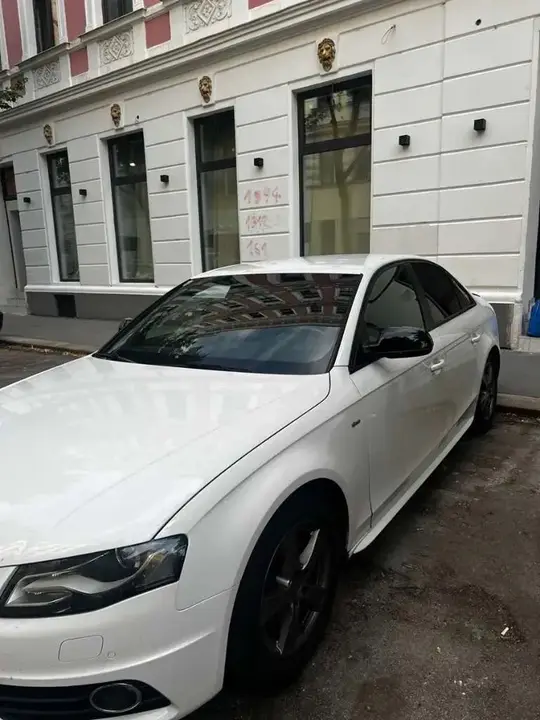 Audi A4 2011 photo 2