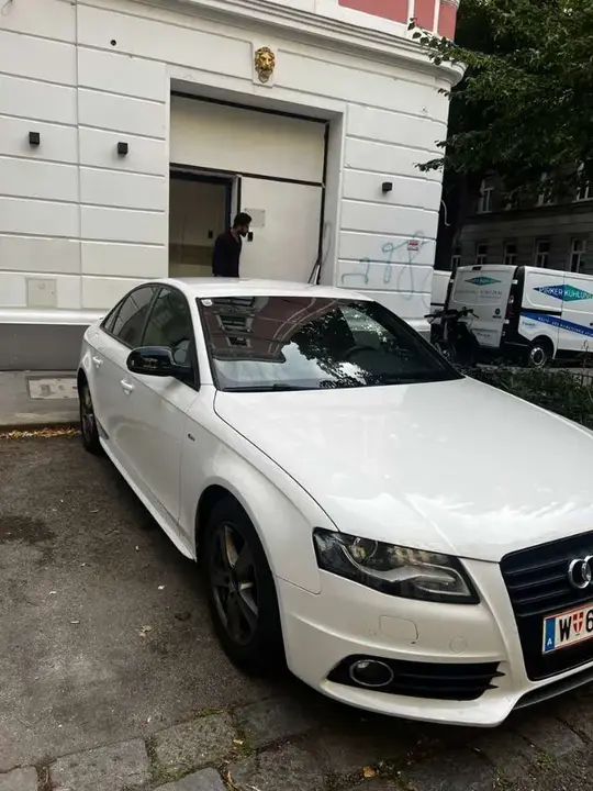 Audi A4 2011 photo 3
