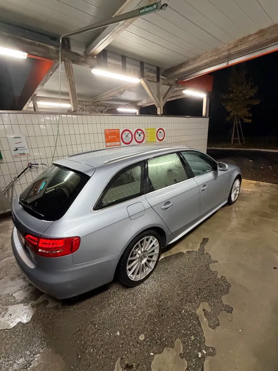 Audi A4 2010 photo 2