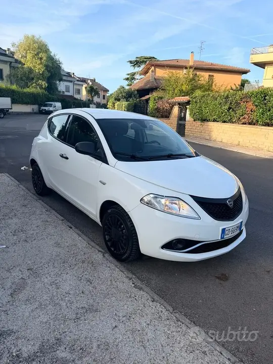 Lancia Ypsilon