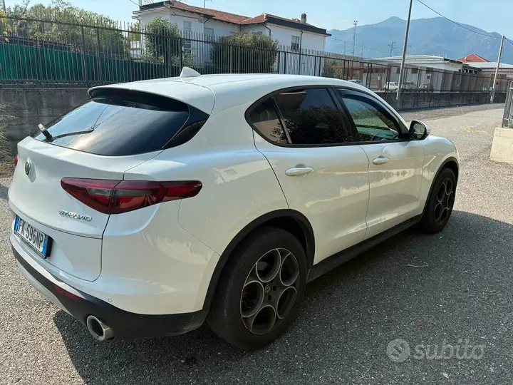 Alfa Romeo Stelvio 2017 photo 3