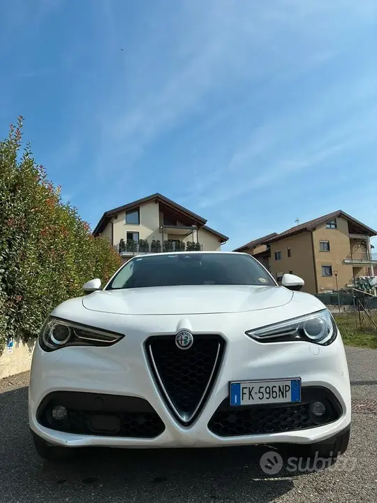 Alfa Romeo Stelvio 2017 photo 2