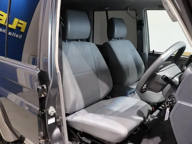 Toyota Land Cruiser 70 2015 photo 3