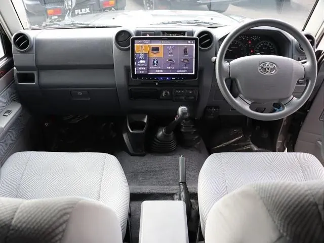 Toyota Land Cruiser 70 2015 photo 2