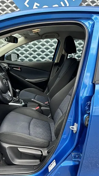 Mazda 2 2015 photo 5