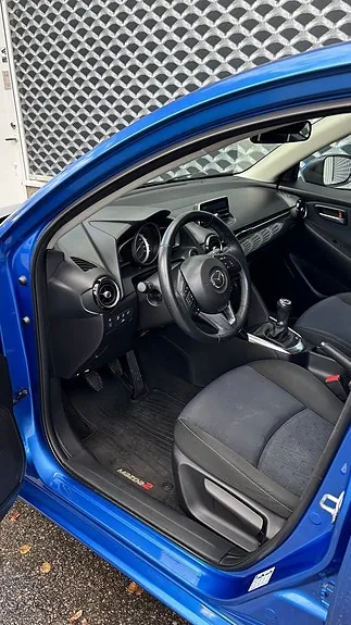 Mazda 2 2015 photo 4