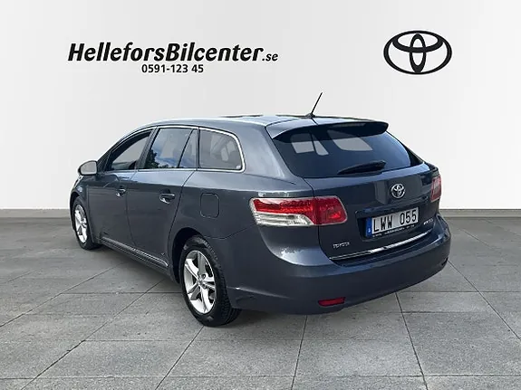 Toyota Avensis 2011 photo 2