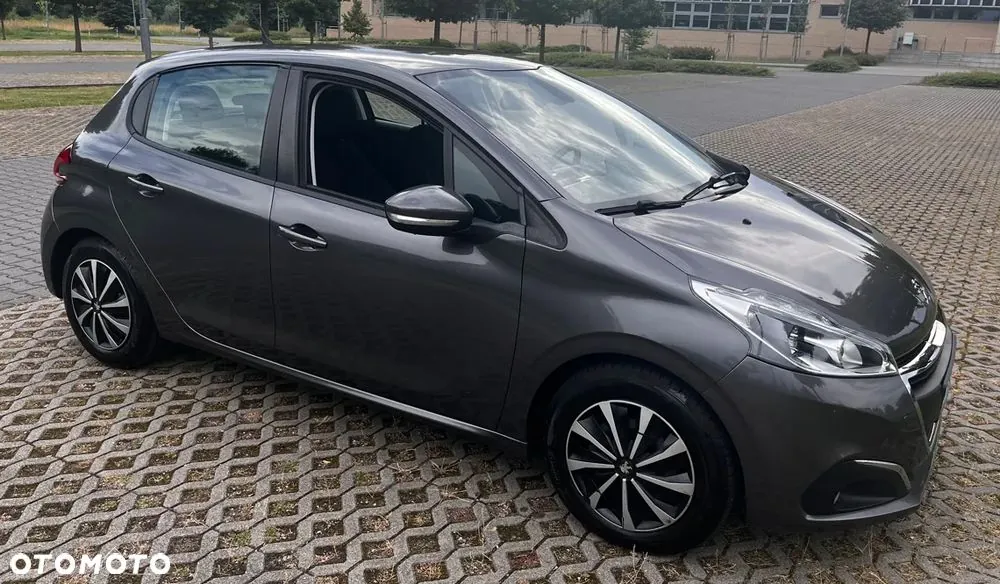 Peugeot 208 2017 photo 2
